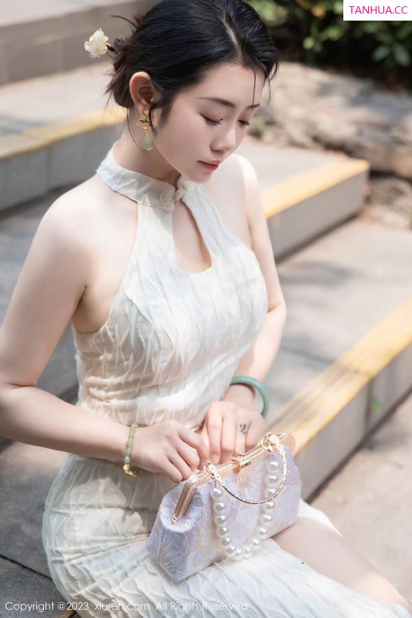   [XiuRen]高清写真图 2023.09.25 No.7435 严利娅Yuliya 旗袍美臀第11张图片